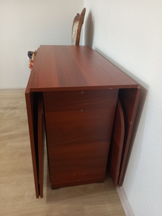 Срочно продам комплект стол и стулья