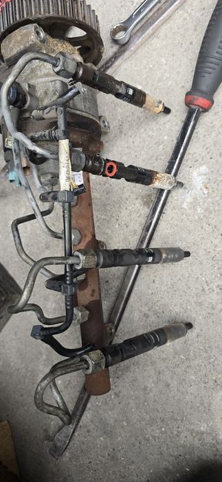 Injectoare DELPHI H8200827965    166000897R renault/logan/  1.5 euro 5