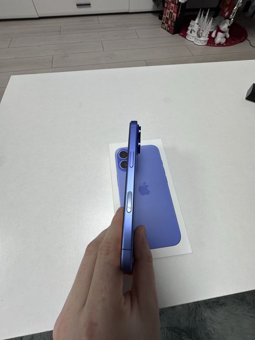 Vand iphone 16 de 128 impecabil