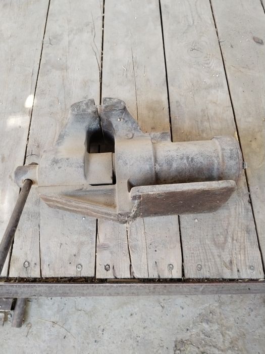 Тиски советские.