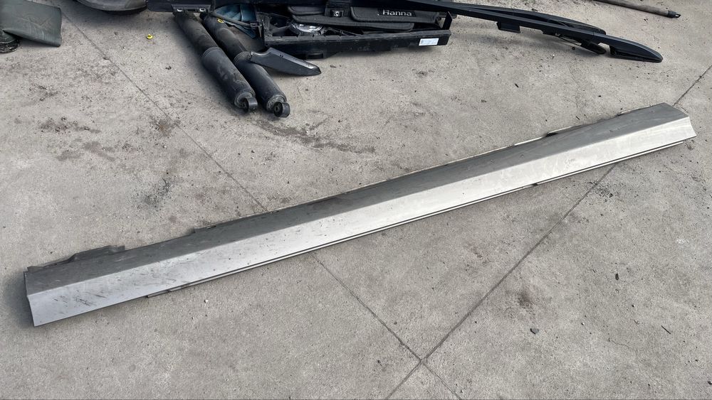 Mercedes C W204 десен праг 2 броя