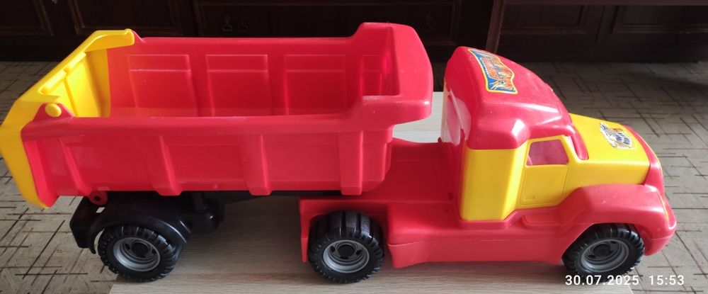 Детские игрушечные машинки