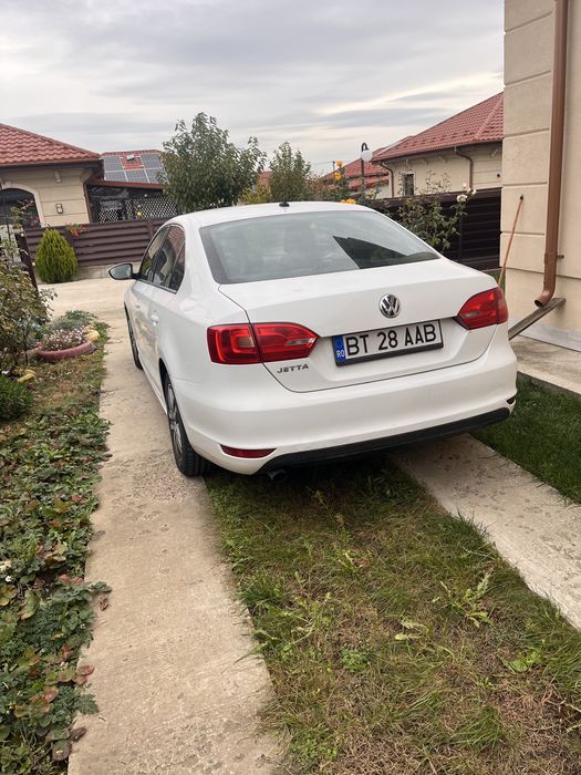 Volkswagen Jetta III, 1.2 TSI, 2012 – 106 CP | 2 seturi de anvelope | Negociabil  Vând Volkswagen Jetta III, an 2012, motor 1.2 TSI