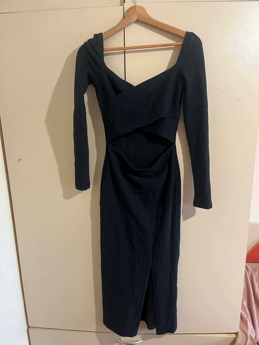 Черна рокля за повод