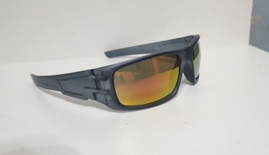 Очки солнцезащитные