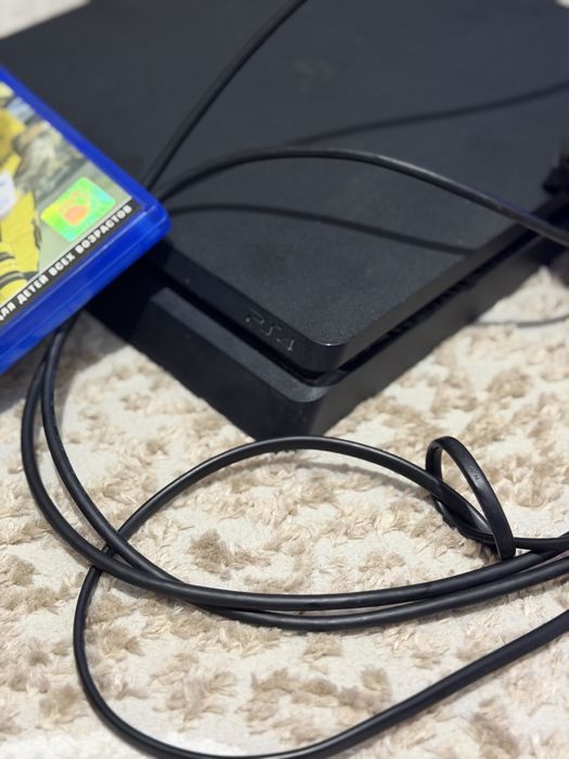 Playstation 4 slim в отличном состоянии