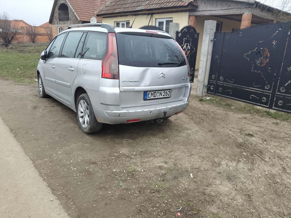 Vând Citroen C4 2010