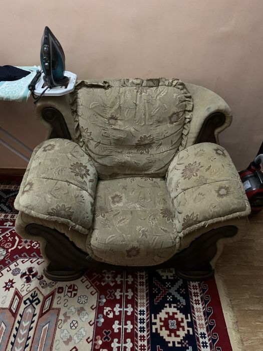 Диван с креслом