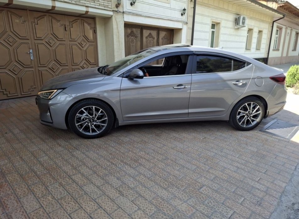 Hyundai Elantra full
