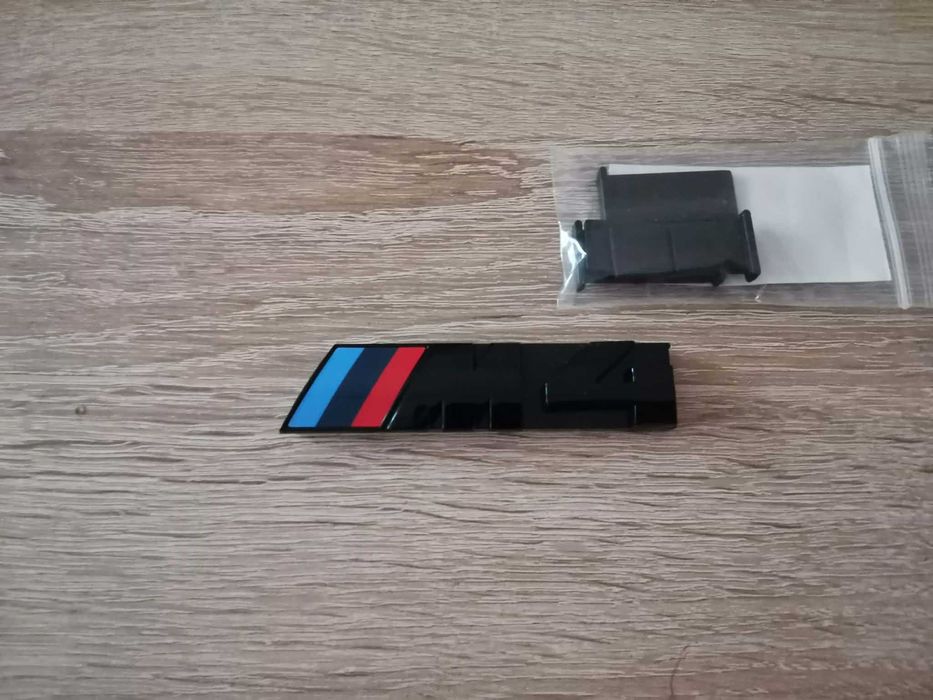 Предна решетка черна емблема BMW M4