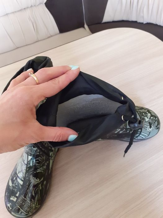 Продам резиновые сапоги