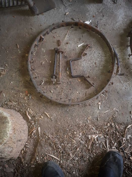 2 inele metalice vechi pentru presa de struguri