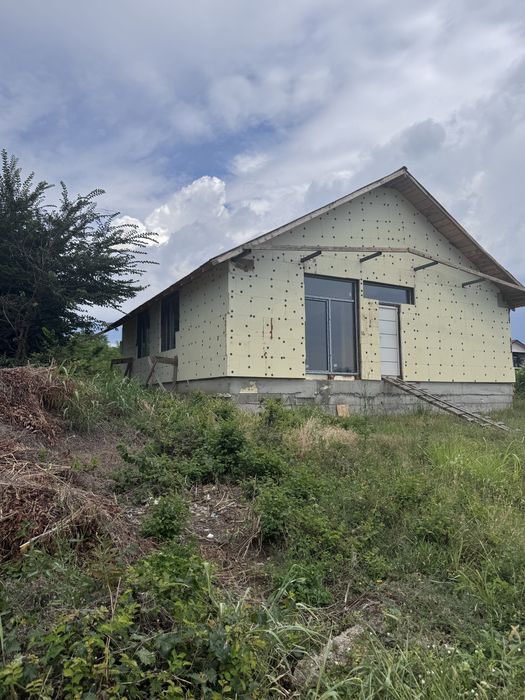 Casă 140 mp + teren 700 mp | Valea Călugărească | Zonă de deal | Acte la zi, proiect modern.