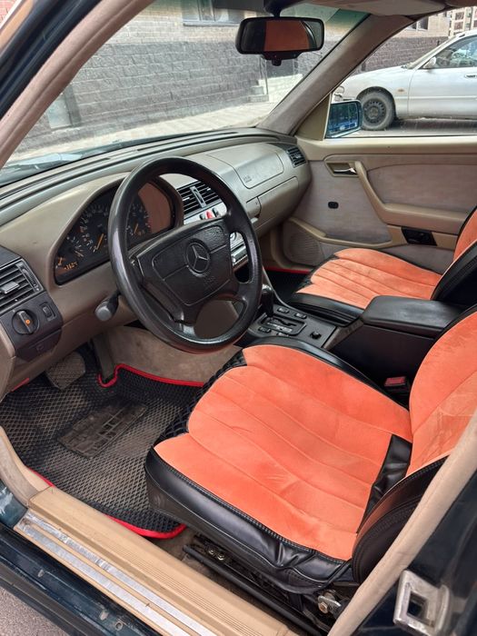 Машина мерседес с 220
