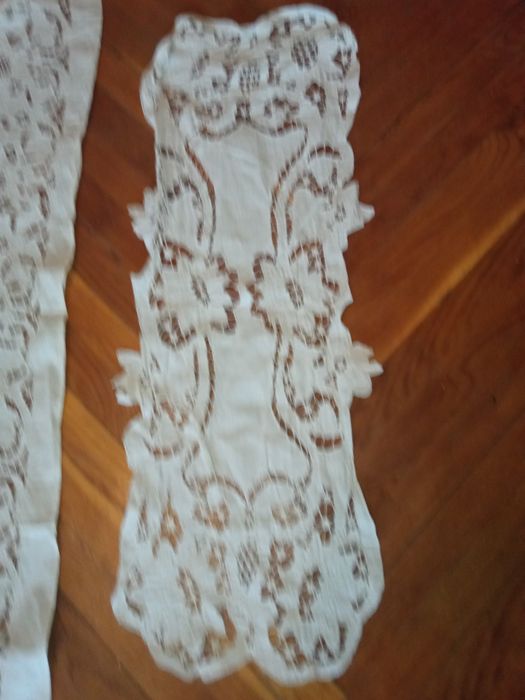 Пуховый платок 75 х 75, вышивка Ришелье