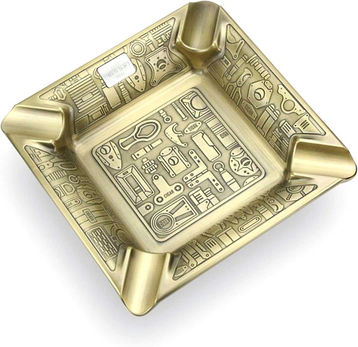 Подаръчен комплект пепелник,запалка,ножица,гилотина,туба,пънчър пури