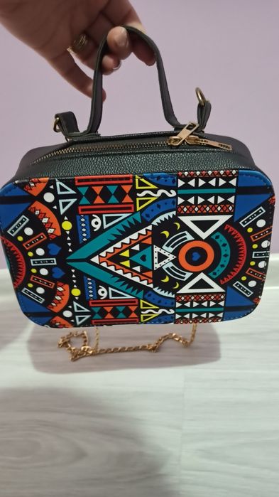 Нова дамска чанта с златен синджир