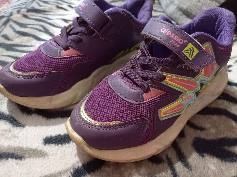 Кроссовки на девочку