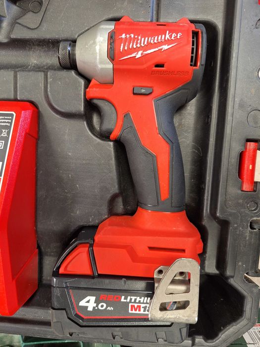 Комплект машини Milwaukee М18-BLCPP2B-402C