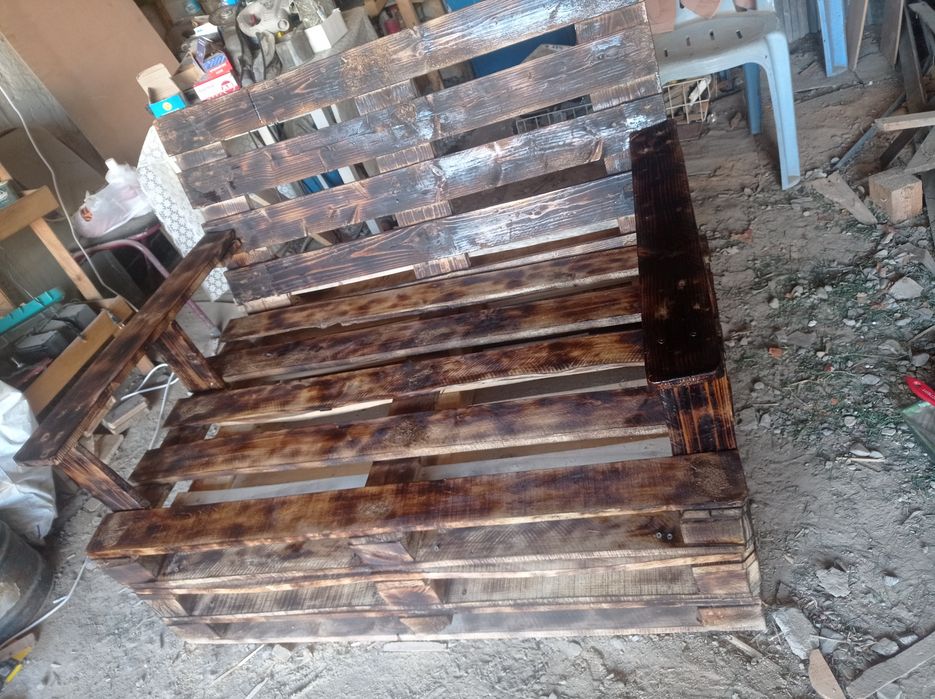 Диванчик из паллет. Продам.