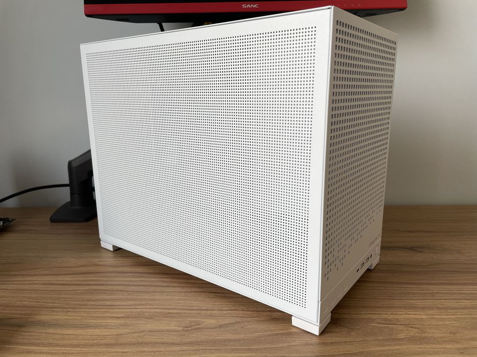 белый корпус jonsbo d32 pro