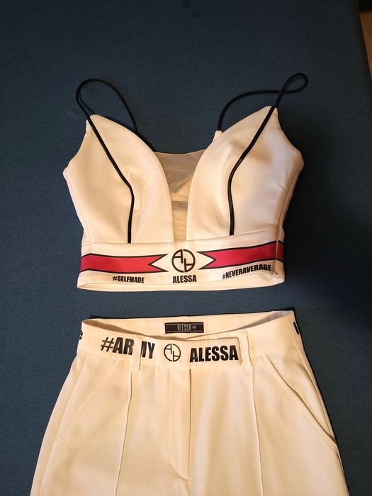 Продавам комплект на ALESSA с размер XS 
цена