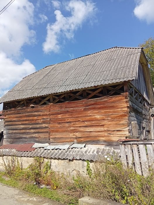 Grajd și șură de lemn stejar