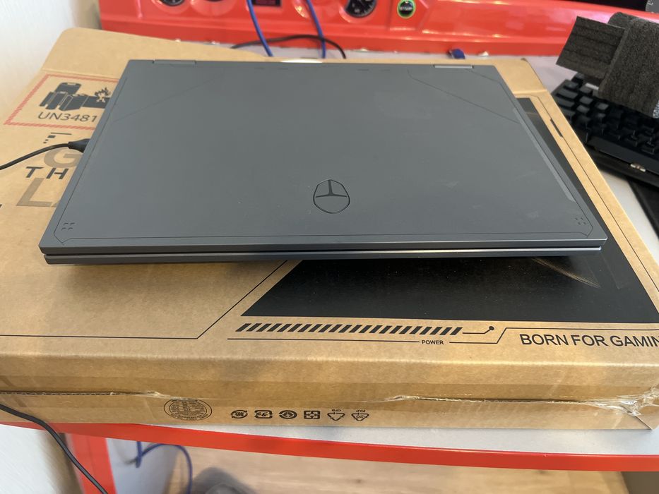 Срочно продаётся мощный ноутбук ThunderRobot Hunter R16