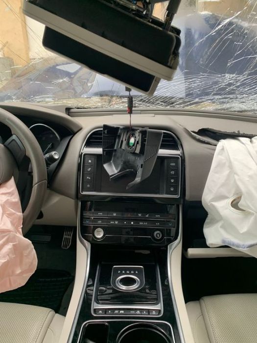 piese jaguar xe 20d cutie automata 8 trepte motor euro6 interior sistem audio uși oglinda stânga navigație GPS dezmembrez Plansa bord cu airbaguril
