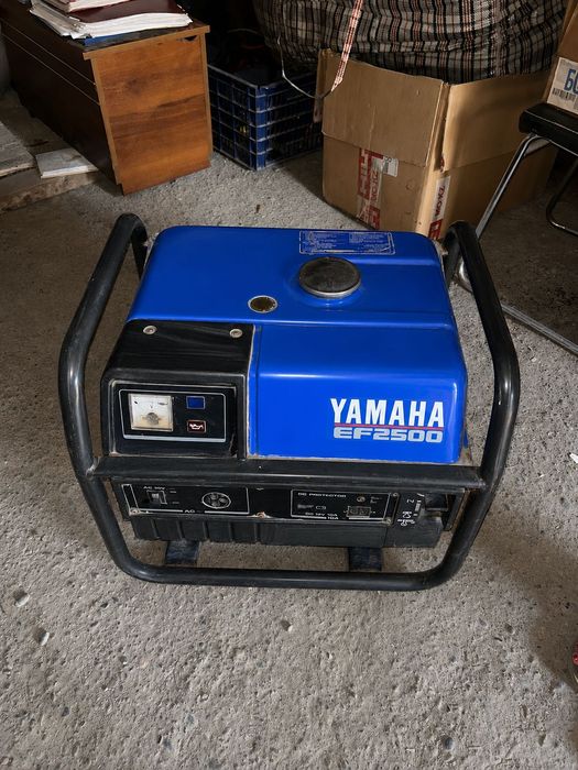Бензиновый генератор Yamaha EF2500.