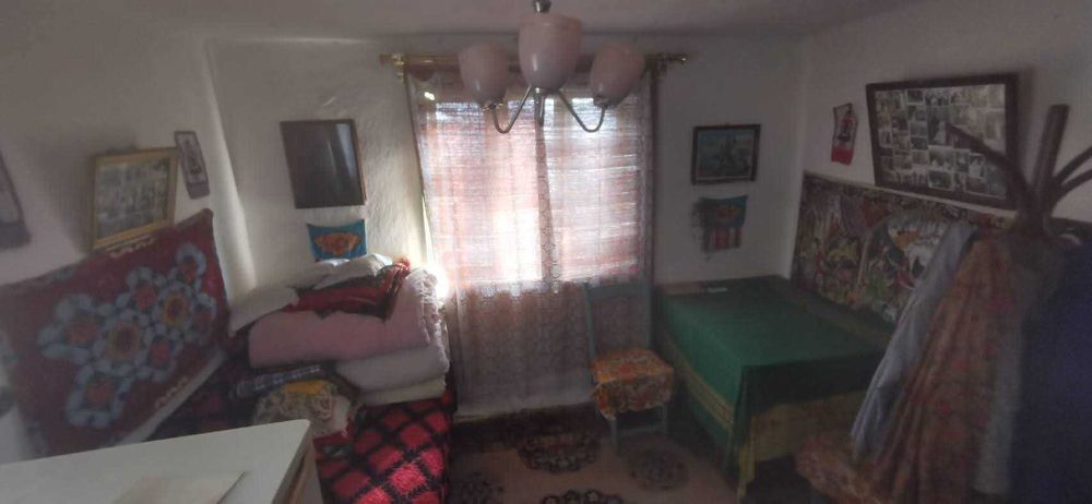 Casă cărămidă - com Ghergheasa, jud Buzău la 10 km de autostradă, cu 3 focuri de gaz + teren 3500 mp - 20.000 euro (neg). Telefon: 0726824858