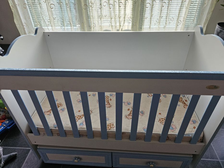 Детско легло с люлееща функция