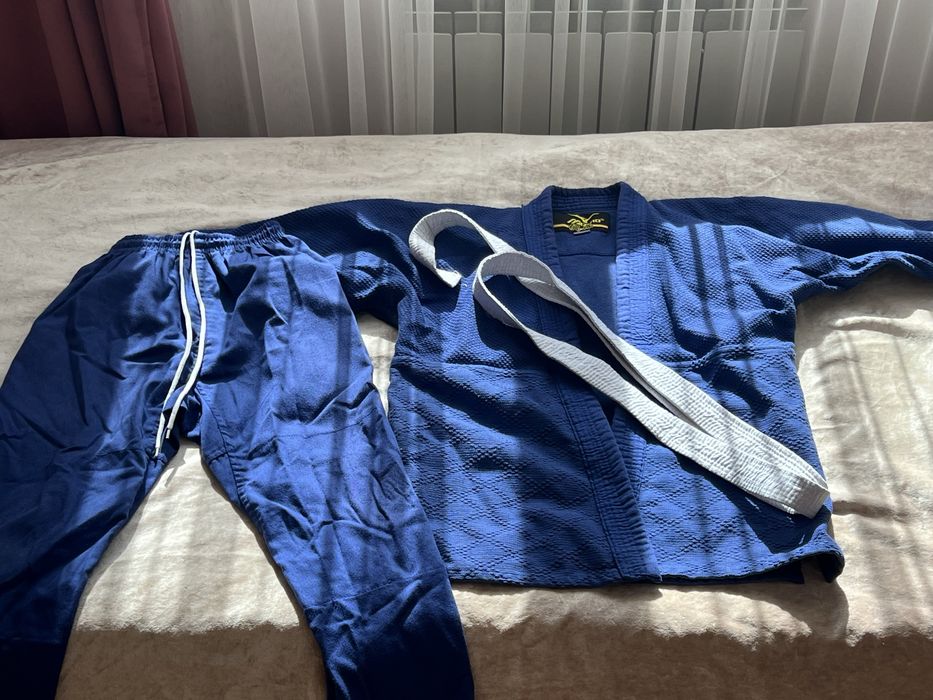 Кимоно для каратэ/боевых исскуств детям