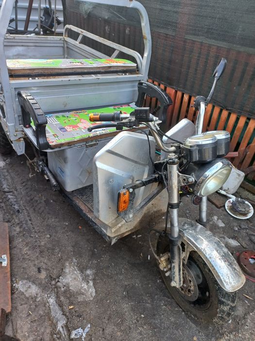Vind schimb triciclu electric volta vt5  hercules instare de fuctionar