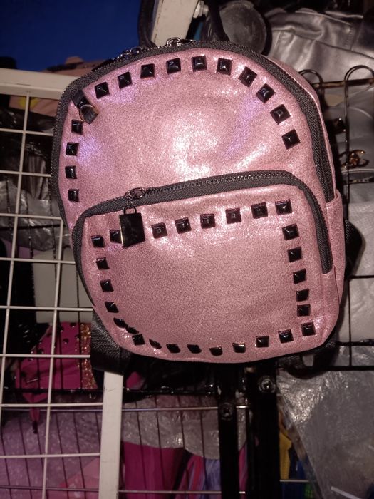 Затворен Магазин за Чанти 5-10лв.на едро