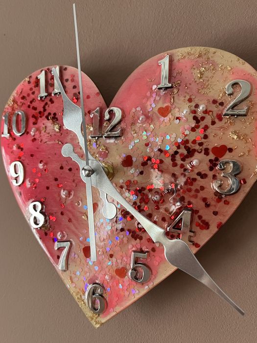Стенен часовник от епоксидна смола