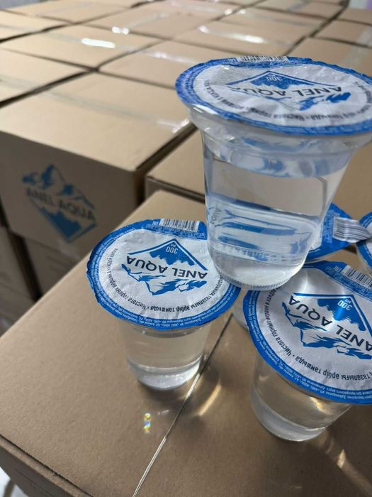 Питьевая вода 300 мл в стаканах | Для подачи клиентам и гостям.