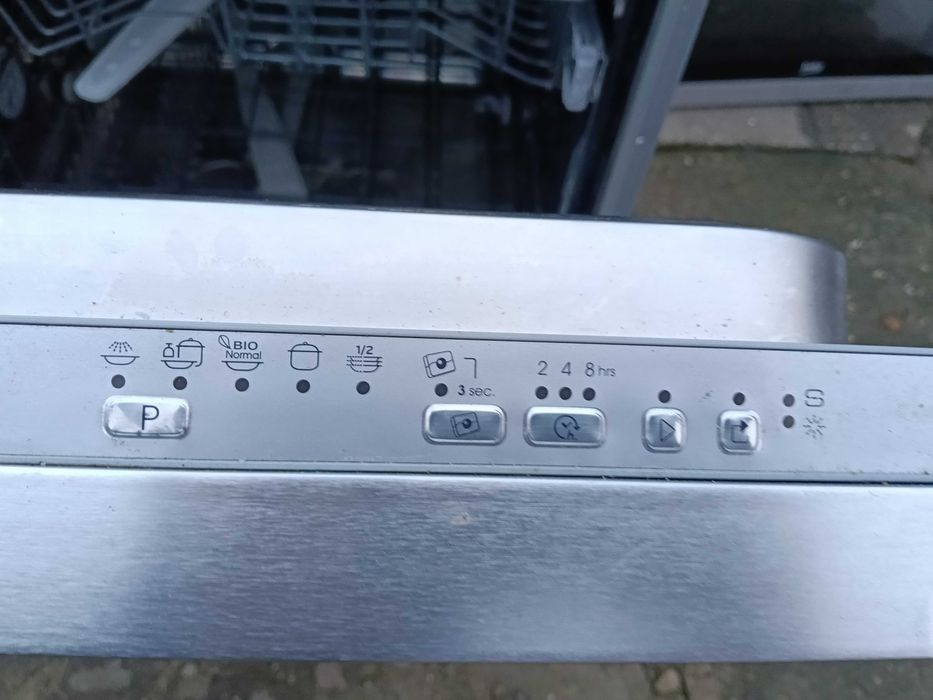 Vând mașină de spălat vase incorporabilă Bauknecht perfect funcțională