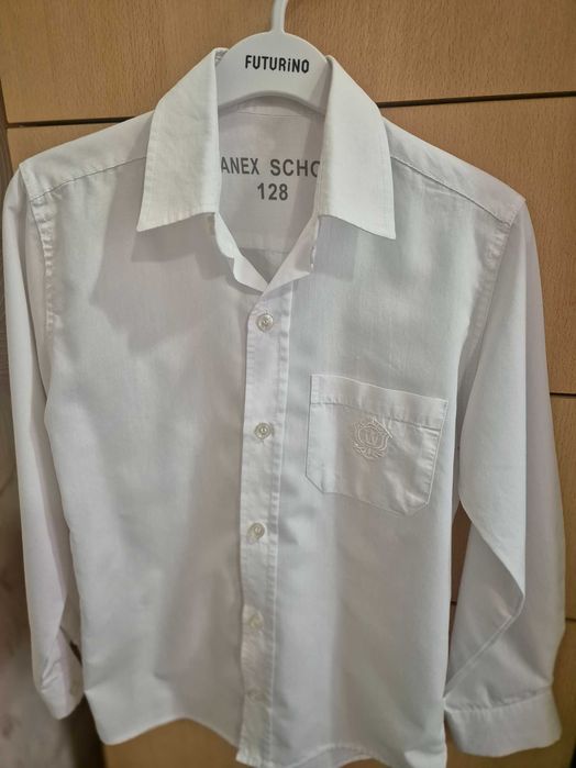 Рубашки на мальчика 8-9  лет.