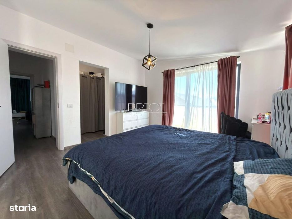 Casa, 90mp, 3 camere, 3 bai, cu Garaj si Curte