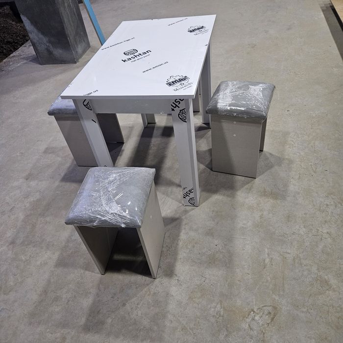 Kuhiniy stol yengi akril