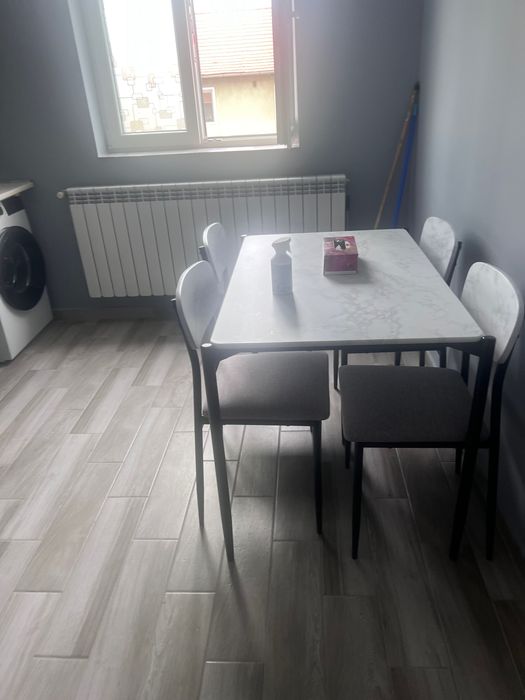 Închiriez Apartament