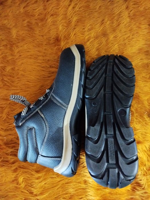 Зимни боти,с бомбе, чисто нови.