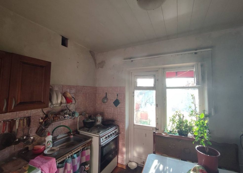 Срочно Продаётся Бобур 1/4/4 без ремонта без мебелья  локации топ !