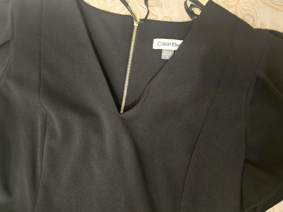 Продам платье Calvin Klein