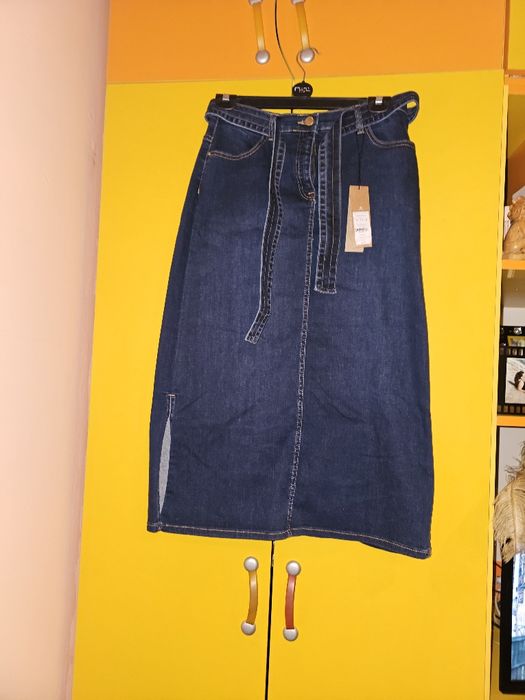 Fusta blugi nou cu eticheta masura XL