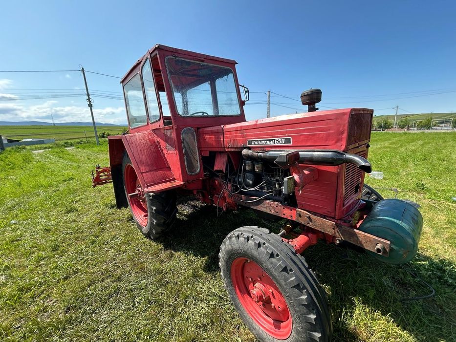 Vând tractor utb 650