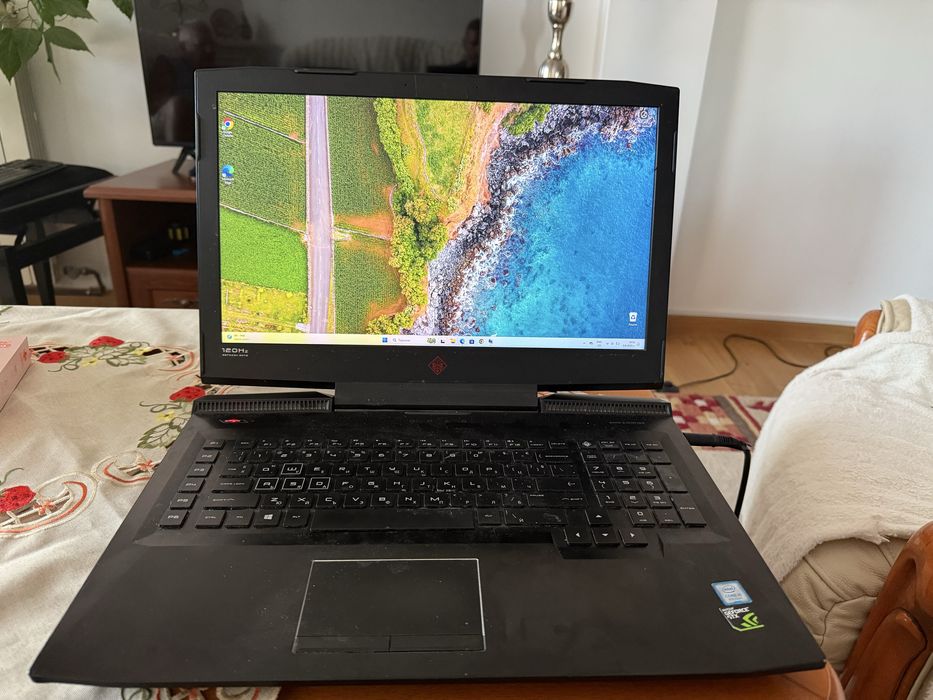 Продавам HP OMEN 17 17.3" Intel® Core™ i5 GTX 1060 Gaming Laptop