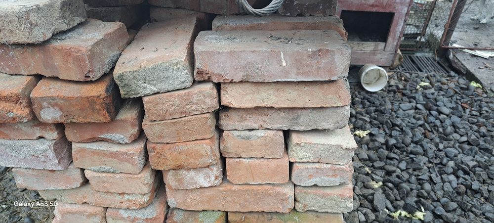 Cărămizi de vânzare