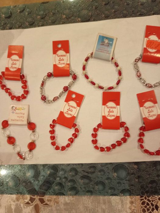 Продавам лот мартеници ,275 броя.